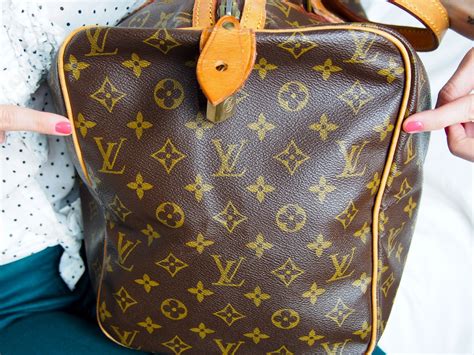 sacoche lv falsa|false Louis Vuitton pochette.